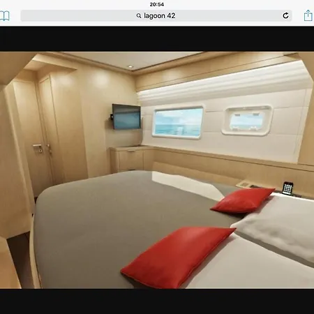 Catacruises 보트호텔 *