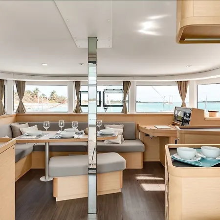 Catacruises 보트호텔 *